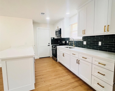327 E Center Street - Photo Thumbnail 8