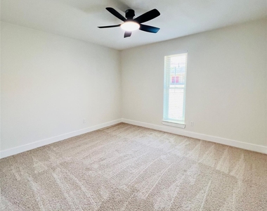 327 E Center Street - Photo Thumbnail 15
