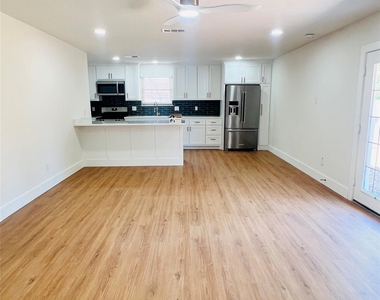 327 E Center Street - Photo Thumbnail 6