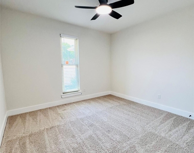 327 E Center Street - Photo Thumbnail 14