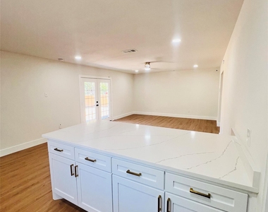 327 E Center Street - Photo Thumbnail 10