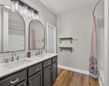 1722 Oak Glen Drive - Photo Thumbnail 11