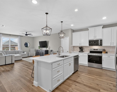 1722 Oak Glen Drive - Photo Thumbnail 1