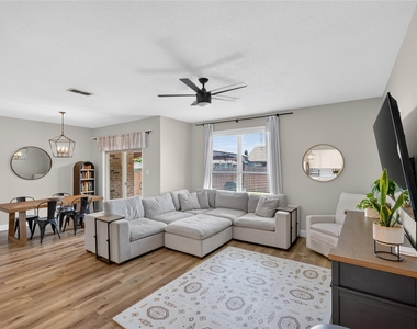 1722 Oak Glen Drive - Photo Thumbnail 3