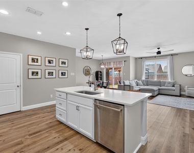 1722 Oak Glen Drive - Photo Thumbnail 5