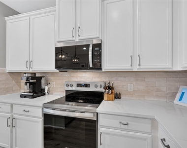 1722 Oak Glen Drive - Photo Thumbnail 2