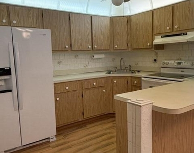 445 Pine Glen Lane - Photo Thumbnail 3