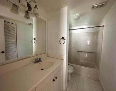 21904 Lake Forest Circle - Photo Thumbnail 7