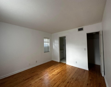 21904 Lake Forest Circle - Photo Thumbnail 5