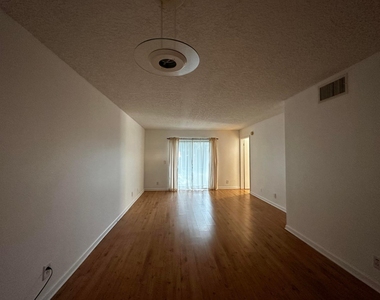 21904 Lake Forest Circle - Photo Thumbnail 2