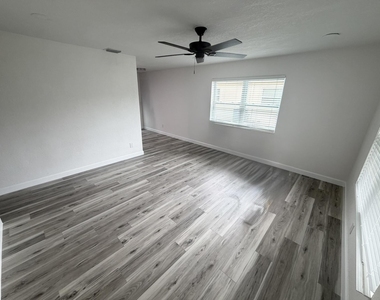 6200 Sw 41st Place - Photo Thumbnail 1