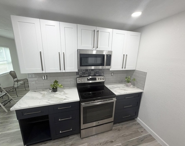6200 Sw 41st Place - Photo Thumbnail 6