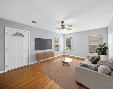 3324 W Clarendon Drive - Photo Thumbnail 2