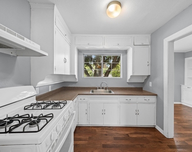 3324 W Clarendon Drive - Photo Thumbnail 8