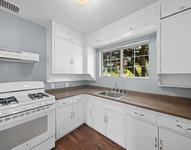3324 W Clarendon Drive - Photo Thumbnail 9