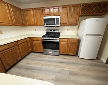 6804 Moccasin Drive - Photo Thumbnail 5