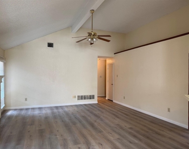 6804 Moccasin Drive - Photo Thumbnail 2