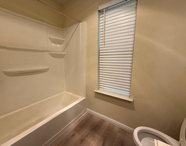 6804 Moccasin Drive - Photo Thumbnail 8