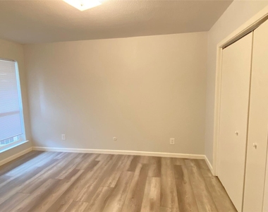 12816 Midway Road - Photo Thumbnail 7