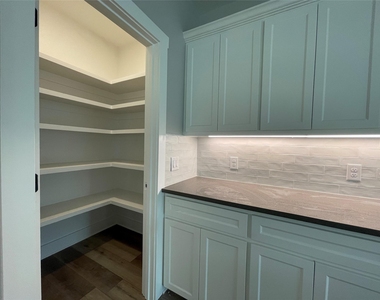 4914 Dry Creek Road - Photo Thumbnail 5