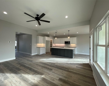 4914 Dry Creek Road - Photo Thumbnail 6