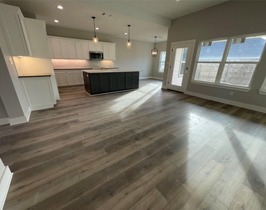 4914 Dry Creek Road - Photo Thumbnail 7