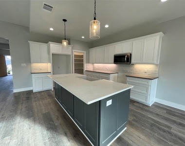 4914 Dry Creek Road - Photo Thumbnail 4