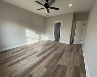 4914 Dry Creek Road - Photo Thumbnail 18