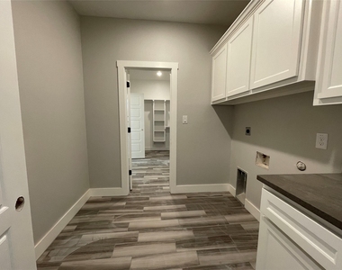 4914 Dry Creek Road - Photo Thumbnail 16