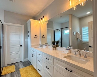 4914 Dry Creek Road - Photo Thumbnail 12