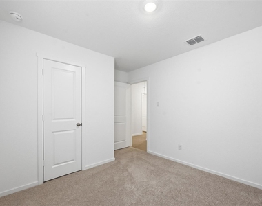 6509 Glade Street - Photo Thumbnail 8