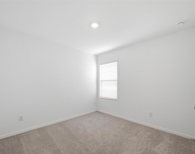 6509 Glade Street - Photo Thumbnail 7