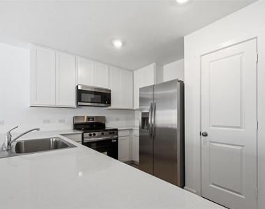 6509 Glade Street - Photo Thumbnail 3