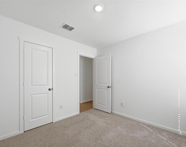 6509 Glade Street - Photo Thumbnail 6