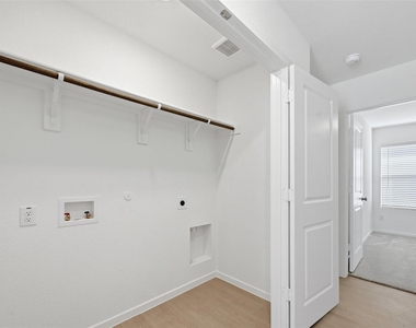 6509 Glade Street - Photo Thumbnail 18