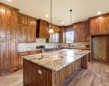 265 Delatorre Street - Photo Thumbnail 5