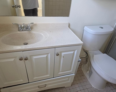 1820 N 81st Avenue - Photo Thumbnail 8