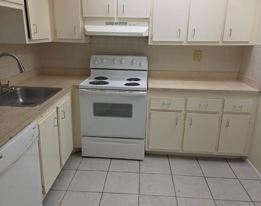 1820 N 81st Avenue - Photo Thumbnail 10