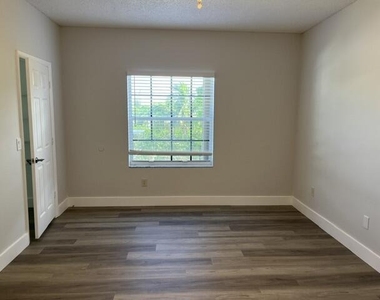 651 S Swinton Avenue - Photo Thumbnail 7