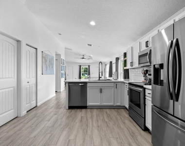 5032 Se Flounder Avenue - Photo Thumbnail 3