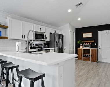5032 Se Flounder Avenue - Photo Thumbnail 4