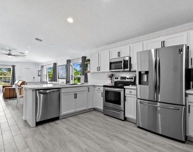 5032 Se Flounder Avenue - Photo Thumbnail 2