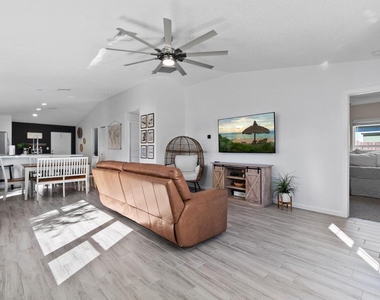 5032 Se Flounder Avenue - Photo Thumbnail 12