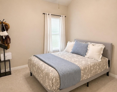 7015 Chackbay Lane - Photo Thumbnail 12