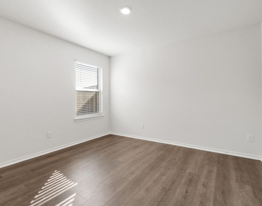 1000 Homestead Lane - Photo Thumbnail 17