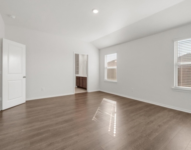 1000 Homestead Lane - Photo Thumbnail 12