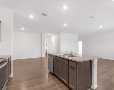 1000 Homestead Lane - Photo Thumbnail 9