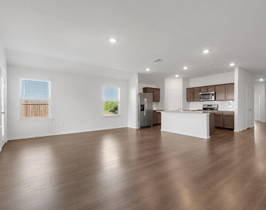 1000 Homestead Lane - Photo Thumbnail 11