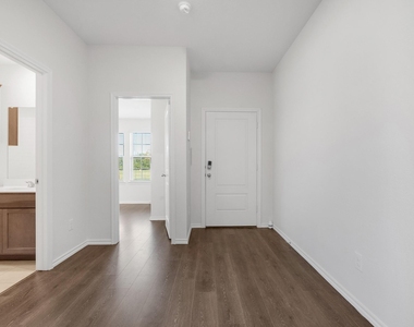 1000 Homestead Lane - Photo Thumbnail 3