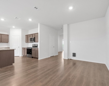 1000 Homestead Lane - Photo Thumbnail 7